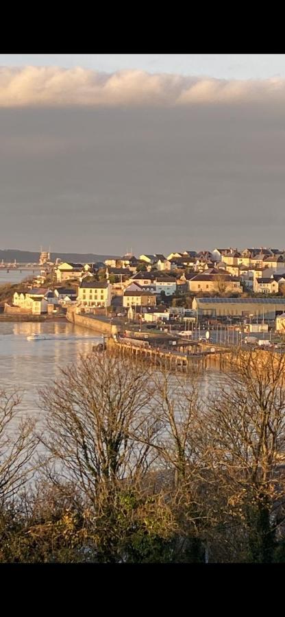 Flat 3, Murray Crescent House Bed & Breakfast Milford Haven Exterior photo